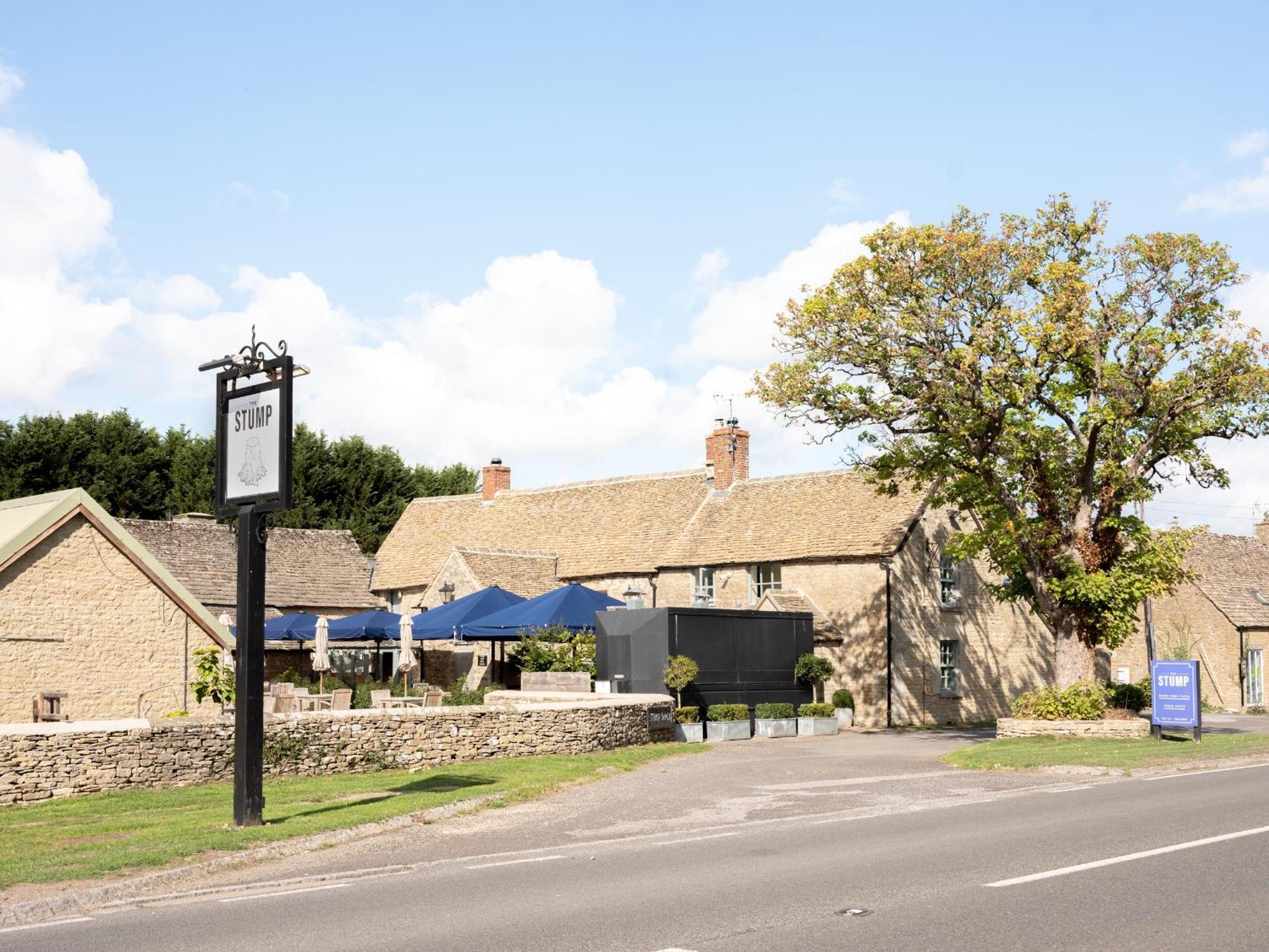Hotel The Stump Cirencester Exterior foto